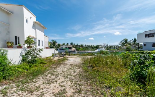Terreno en Venta frente al canal en Puerto Cancún
