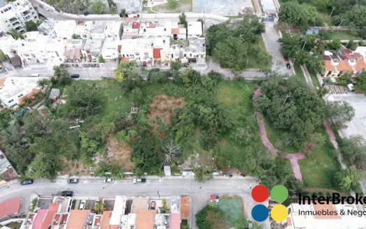 Lote multifamiliar (condominal) en Venta en SM 18, Cancún