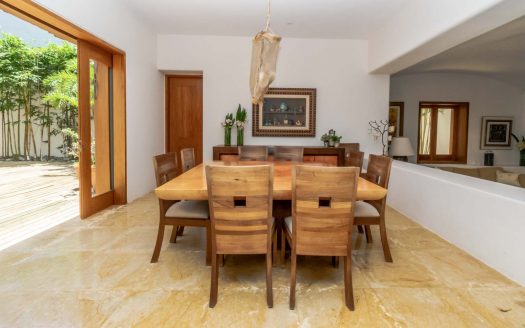 Casa en venta frente a la laguna en Isla Dorada