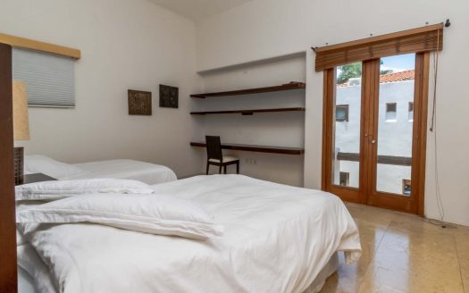 Casa en venta frente a la laguna en Isla Dorada