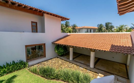 Casa en venta frente a la laguna en Isla Dorada