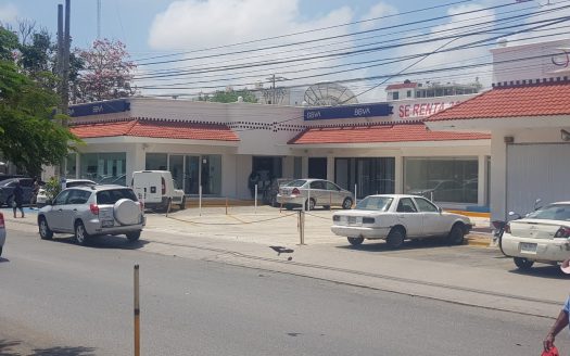 Local comercial en Renta, Av. Tulum, Cancún