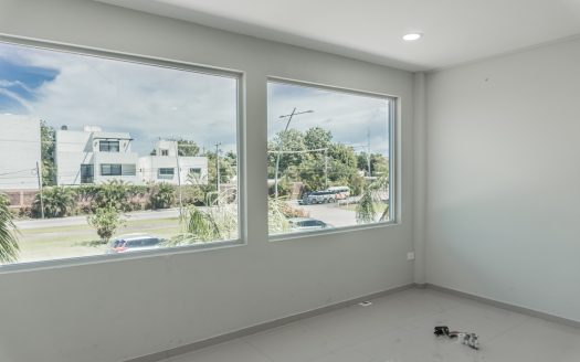 Inmueble comercial en Venta sobre Av. Huayacan