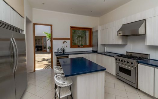 Casa en renta frente a la laguna en Isla Dorada