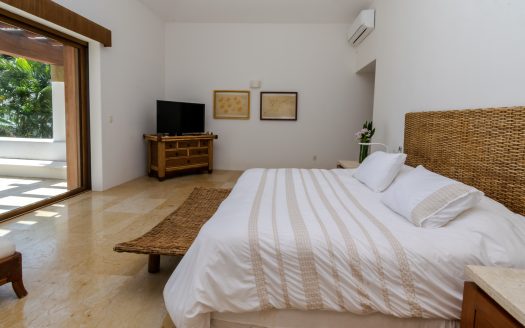 Casa en renta frente a la laguna en Isla Dorada