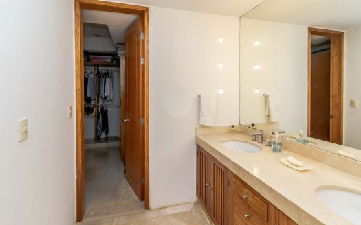 Casa en renta frente a la laguna en Isla Dorada