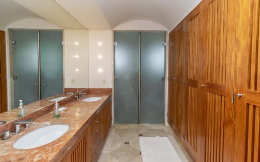 Casa en renta frente a la laguna en Isla Dorada