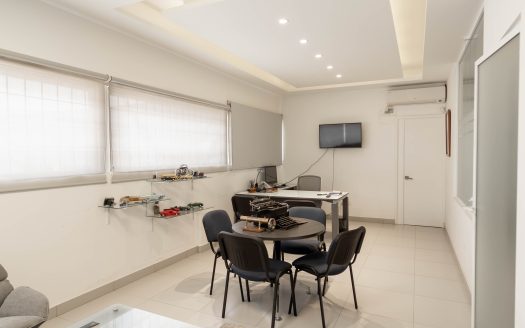 Bodega con oficinas en venta casi en Av. Donaldo Colosio