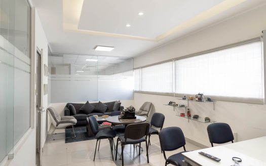 Bodega con oficinas en venta casi en Av. Donaldo Colosio