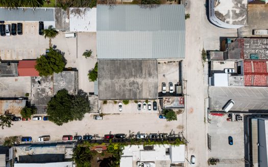 Bodega con oficinas en venta casi en Av. Donaldo Colosio