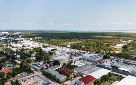 Bodega con oficinas en venta casi en Av. Donaldo Colosio